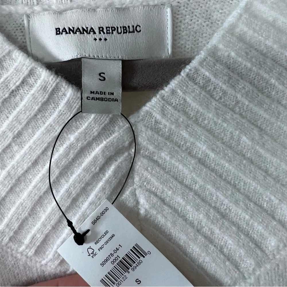 NWT Banana Republic Cozy Alpaca V Neck Sweater in White size Small - Picture 8 of 14